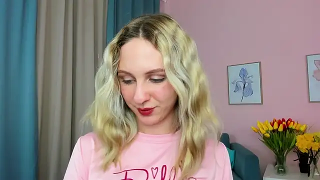 Snapshot of Lia_Bloom_ chatting on March 17, 2025, 3:40 pm Lia Bloom online show from March 17, 2025, 3:40 pm