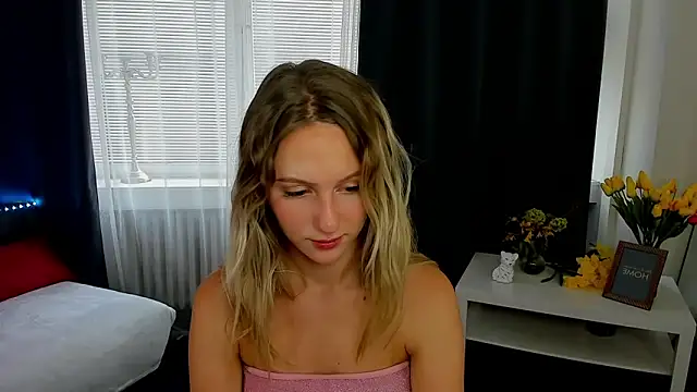 Snapshot of Lia_Bloom_ chatting on September 10, 2025, 10:48 am Lia Bloom online show from September 10, 2025, 10:48 am