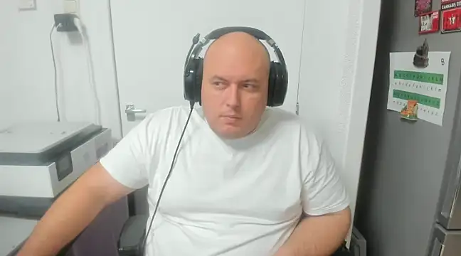 BigromeoXX online show from December 11, 2024, 9:12 pm