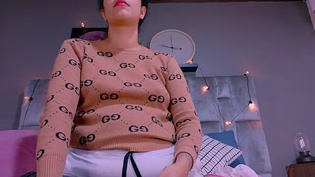 Snapshot of DulceAurora__ chatting on October 14, 2025, 2:45 am DulceAurora online show from October 14, 2025, 2:45 am