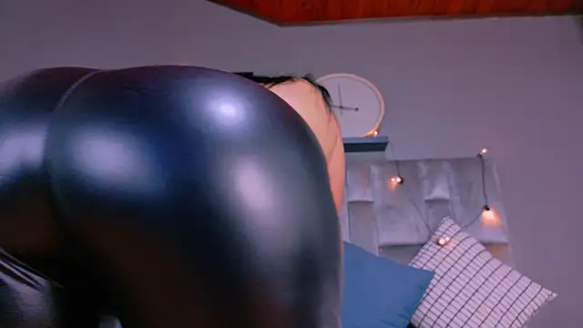 Snapshot of DulceAurora__ chatting on October 18, 2025, 10:49 am DulceAurora online show from October 18, 2025, 10:49 am