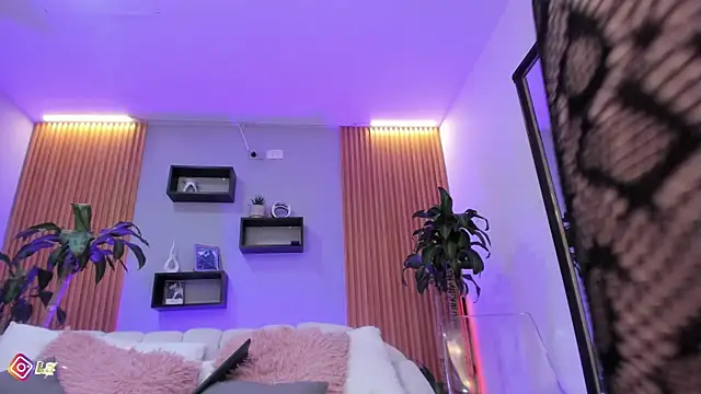 Aixaa charles online show from April 15, 2026, 12:45 pm