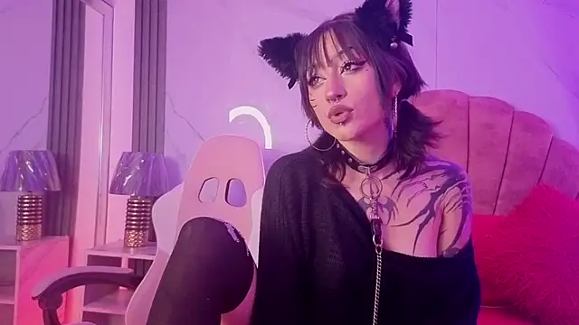 Layla Cullen online show from September 19, 2025, 7:14 pm