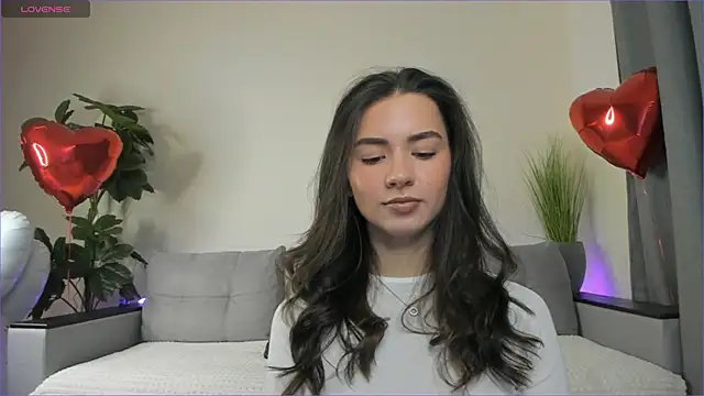 Snapshot of NicoleLuv chatting on February 19, 2025, 1:06 pm NicoleLuv online show from February 19, 2025, 1:06 pm