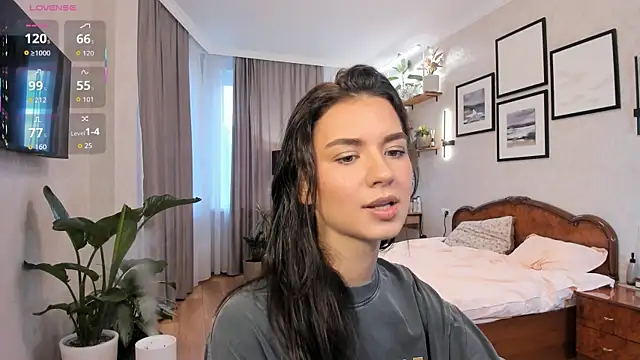 NicoleLuv online show from October 15, 2025, 1:11 pm