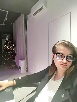 InaraReynolds online show from December 2, 2024, 3:04 am