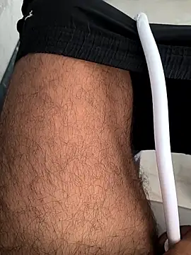 yourboy2000   online show from September 12, 2025, 2:11 am