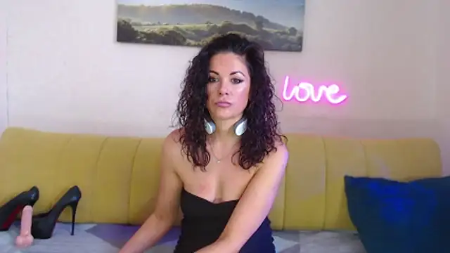 Snapshot of MariaModel chatting on February 4, 2026, 7:25 am MariaModel online show from February 4, 2026, 7:25 am