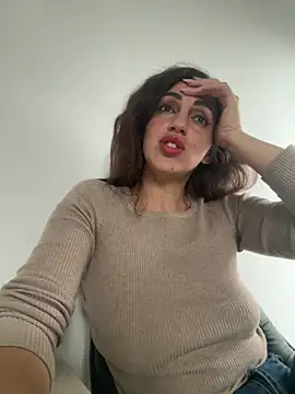 EmaSkyes online show from October 3, 2025, 7:16 am