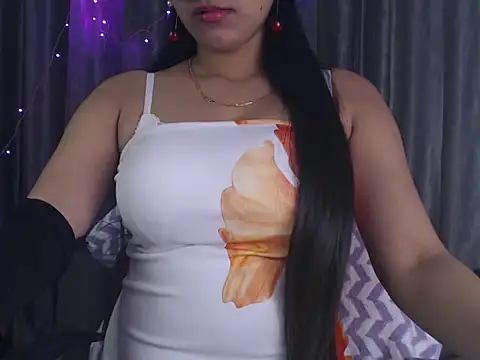 Sexy Myra18 online show from February 6, 2025, 1:43 pm