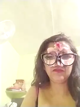 Snapshot of DesiMuffin chatting on September 10, 2025, 12:10 am DesiMuffin online show from September 10, 2025, 12:10 am