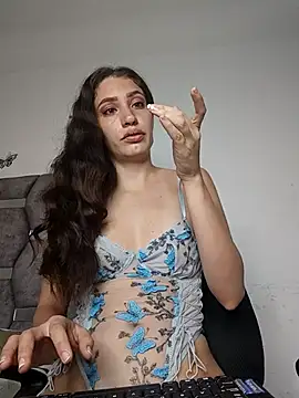 aurelialux online show from December 15, 2025, 8:35 pm