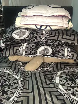 aisha-sajady online show from March 6, 2026, 9:22 pm