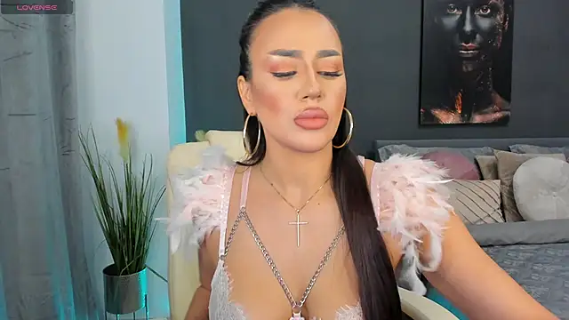 Snapshot of Sonia__Rey chatting on January 31, 2025, 5:32 pm Sonia Rey online show from January 31, 2025, 5:32 pm