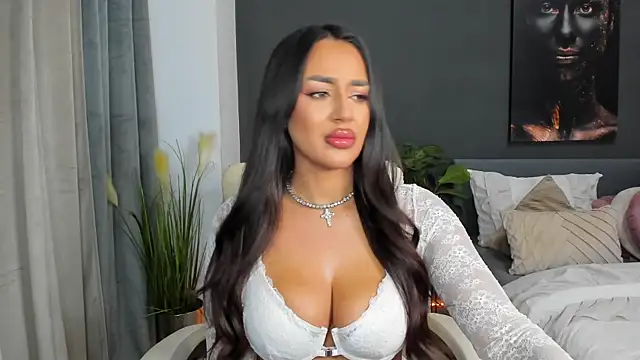 Sonia  Rey online show from October 12, 2025, 6:29 pm