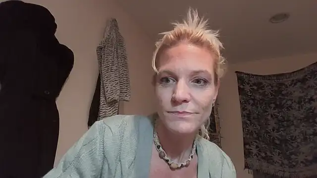 Snapshot of AddieAssets chatting on December 5, 2024, 1:58 am AddieAssets online show from December 5, 2024, 1:58 am