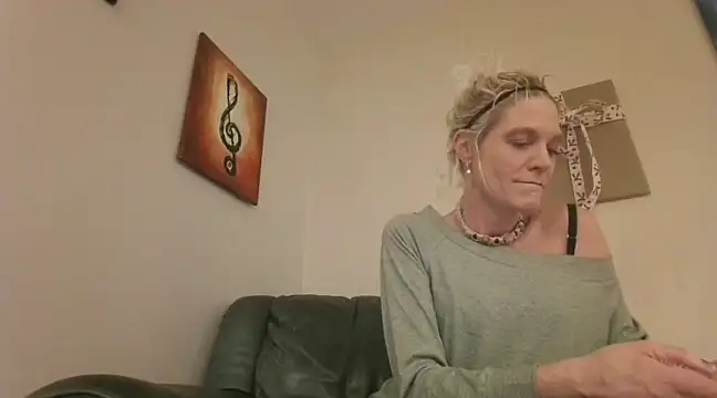 Snapshot of AddieAssets chatting on December 26, 2024, 6:09 am AddieAssets online show from December 26, 2024, 6:09 am