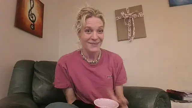 Snapshot of AddieAssets chatting on December 28, 2024, 6:49 am AddieAssets online show from December 28, 2024, 6:49 am