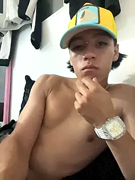 Snapshot of CRYBYT9 chatting on December 2, 2025, 2:39 am CRYBYT9 online show from December 2, 2025, 2:39 am