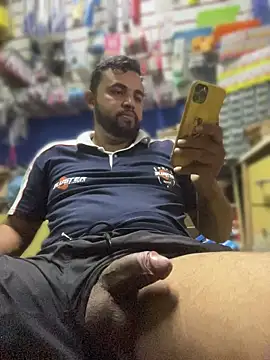 Sheik z o online show from April 8, 2026, 2:17 pm