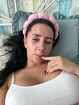 AnaRhodes online show from March 16, 2025, 8:54 am