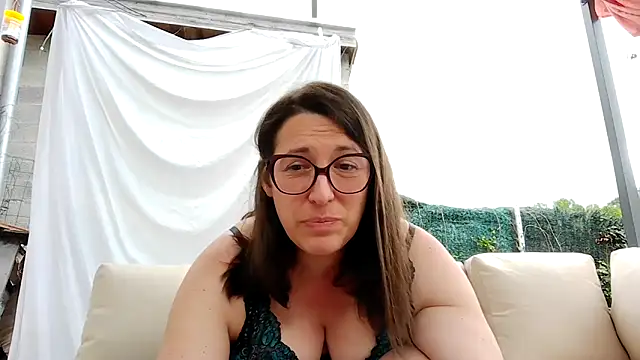 bella-louva online show from June 2, 2026, 6:37 am