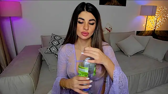 Snapshot of Queenofyouredreams chatting on January 13, 2025, 1:13 am Queenofyouredreams online show from January 13, 2025, 1:13 am