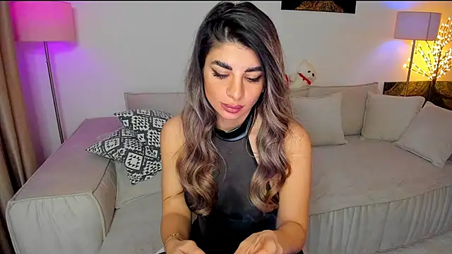 Snapshot of Queenofyouredreams chatting on January 17, 2025, 3:55 am Queenofyouredreams online show from January 17, 2025, 3:55 am