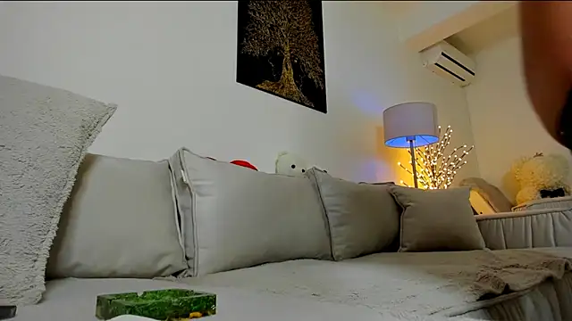 Snapshot of Queenofyouredreams chatting on February 2, 2025, 10:28 pm Queenofyouredreams online show from February 2, 2025, 10:28 pm