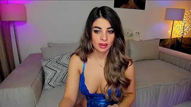 Snapshot of Queenofyouredreams chatting on February 11, 2025, 12:49 am Queenofyouredreams online show from February 11, 2025, 12:49 am