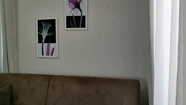 Snapshot of Blue_butterfly chatting on March 16, 2025, 2:00 pm Blue butterfly online show from March 16, 2025, 2:00 pm