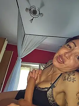 Snapshot of Carolina_red chatting on June 18, 2026, 11:58 am Carolina red online show from June 18, 2026, 11:58 am