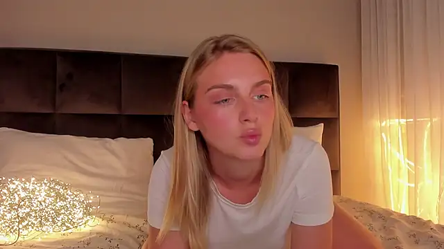 Snapshot of pretty_girlnextdoor chatting on May 4, 2026, 6:48 pm pretty girlnextdoor online show from May 4, 2026, 6:48 pm