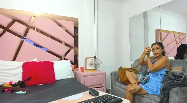 Snapshot of FerANDviki chatting on January 28, 2025, 12:11 pm FerANDviki online show from January 28, 2025, 12:11 pm