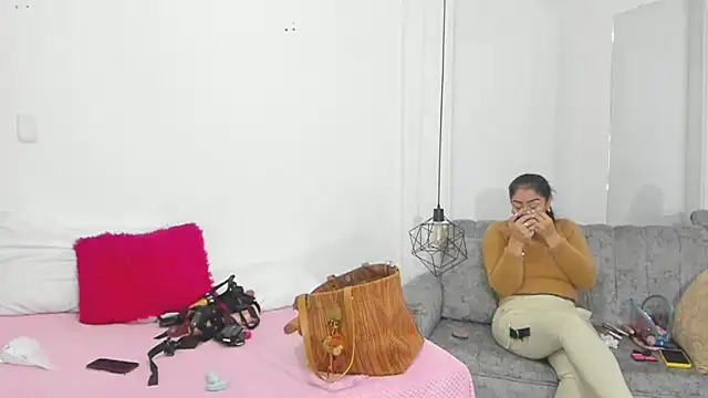 Snapshot of FerANDviki chatting on February 20, 2025, 12:36 pm FerANDviki online show from February 20, 2025, 12:36 pm