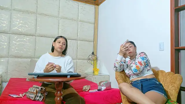 Snapshot of FerANDviki chatting on November 4, 2025, 12:37 pm FerANDviki online show from November 4, 2025, 12:37 pm