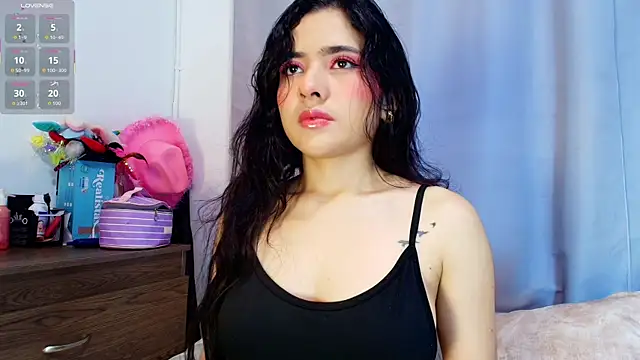 adara johnson   online show from November 6, 2025, 11:44 am