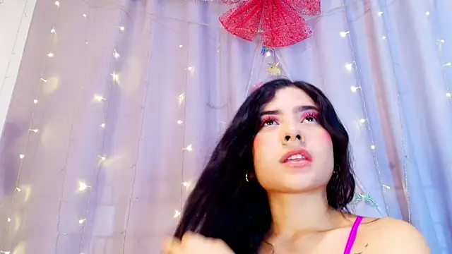 adara johnson   online show from December 18, 2025, 11:49 am