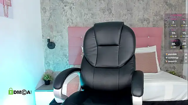 ASHLIE DIXON1 online show from September 28, 2025, 8:25 pm