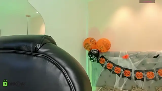 ASHLIE DIXON1 online show from October 30, 2025, 8:31 pm