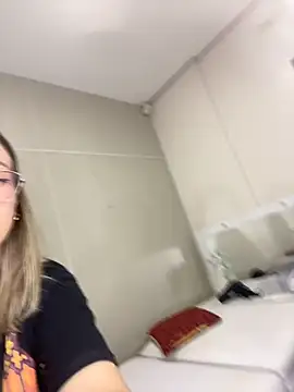 loira messi online show from November 2, 2025, 2:47 am