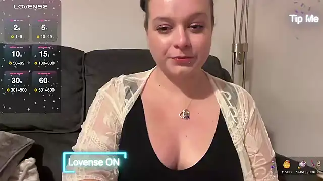 NaughtyWifeUK online show from December 2, 2024, 9:17 pm