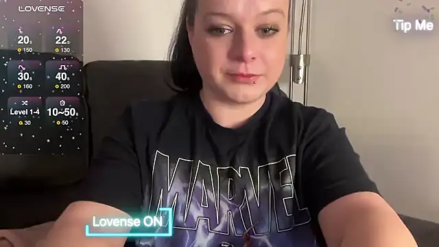 NaughtyWifeUK online show from December 13, 2024, 1:15 am