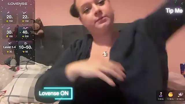 NaughtyWifeUK online show from December 13, 2024, 6:49 pm