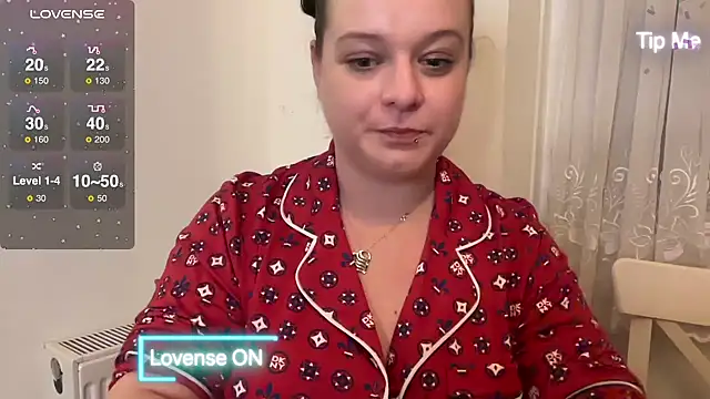 NaughtyWifeUK online show from December 23, 2024, 11:06 pm