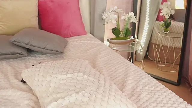 Snapshot of ViolettMoon1 chatting on January 30, 2025, 6:56 am ViolettMoon1 online show from January 30, 2025, 6:56 am