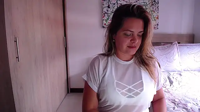 ParisW online show from January 28, 2025, 8:26 pm