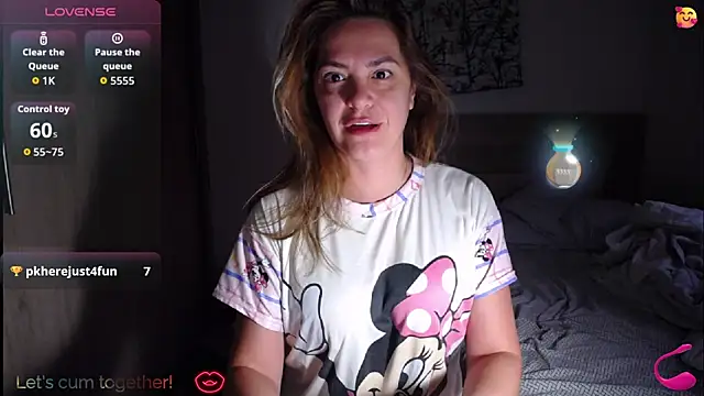 ParisW online show from September 9, 2025, 10:48 am