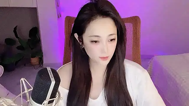 Daisy-77 online show from December 2, 2025, 3:40 pm