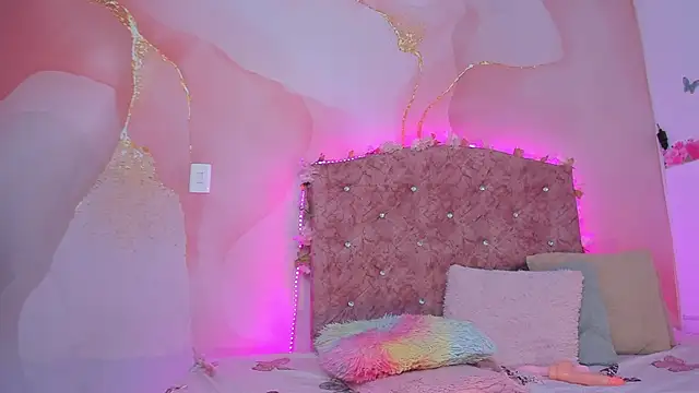 Daisy  rose online show from February 13, 2025, 5:11 pm